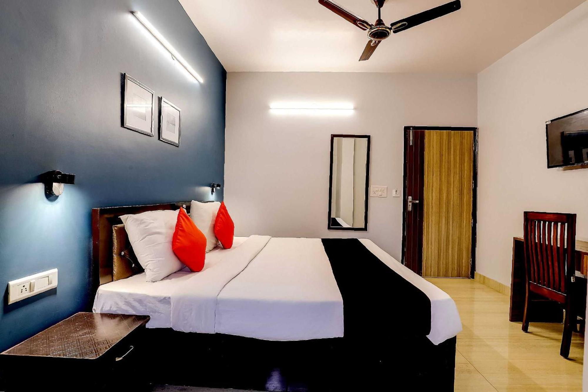 Collection O 71756 Hotel Silver Arrow Near Pacific Mall Tagore Garden Delhi  Eksteriør billede